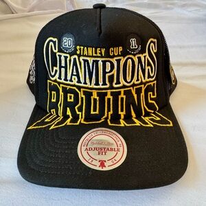 Mitchell & Ness Big Champions Boston Bruins Trucker Hat